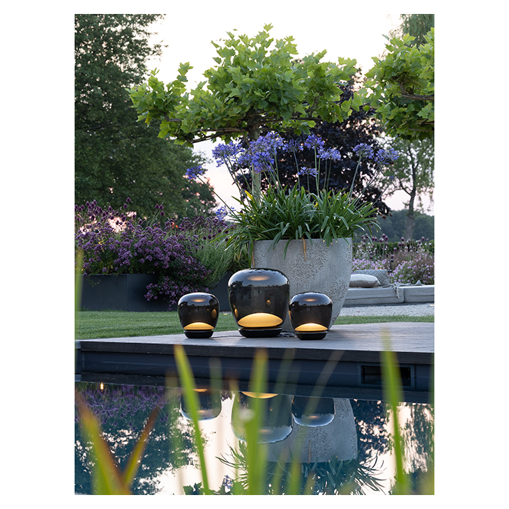 Big Voque poolside.